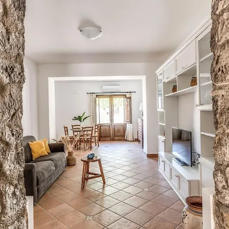 Villa Mimosa Rustic Elegance Views & Pool *