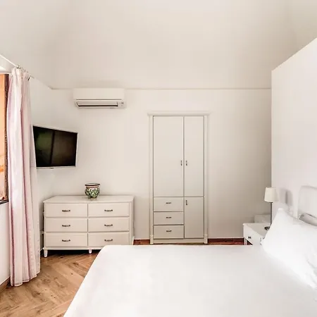 Villa Mimosa Rustic Elegance Views & Pool