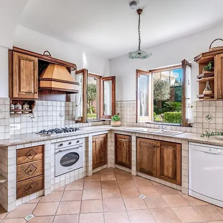 Villa Mimosa Rustic Elegance Views & Pool *