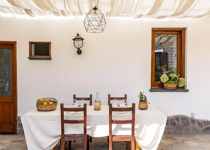 Vila Mimosa Rustic Elegance Views & Pool