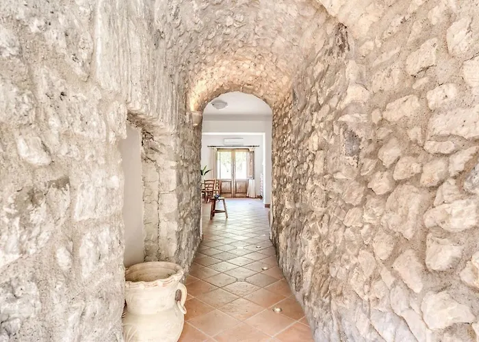 Mimosa Rustic Elegance Views & Pool Vila