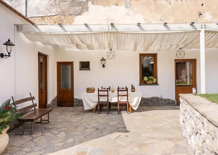 Vila Mimosa Rustic Elegance Views & Pool