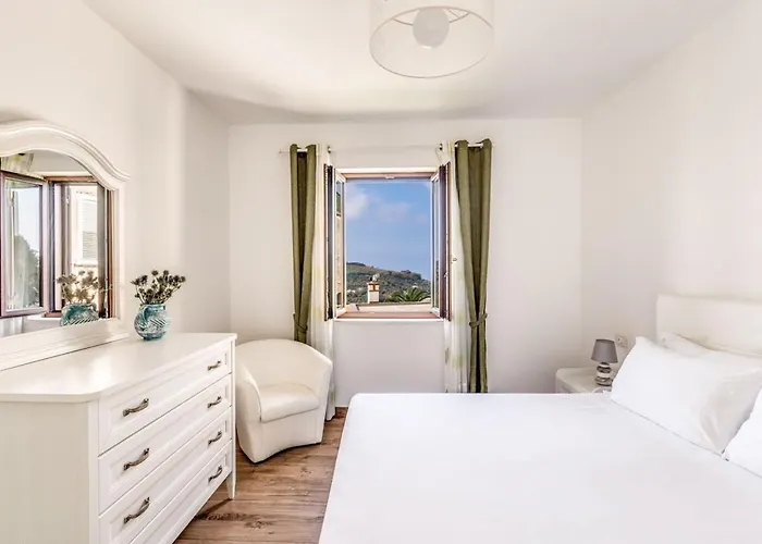 Mimosa Rustic Elegance Views & Pool Vila *